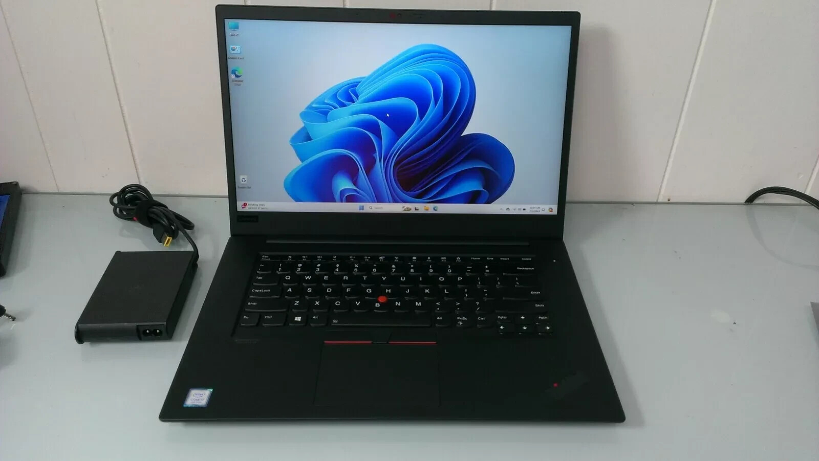 ThinkPad P1 Gen 2 6 Core i7-9850H 32GB 512GB SSD Nvidia T2000 Win 11 Office 2021