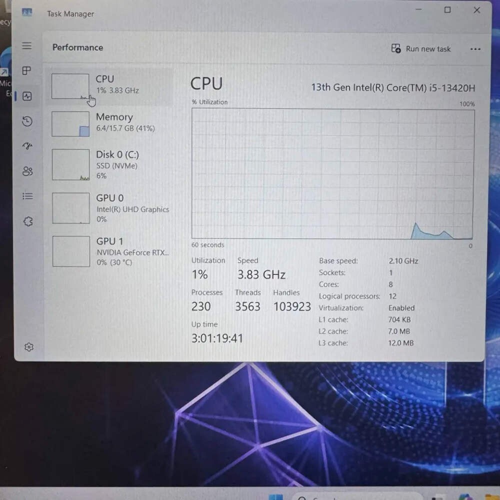 Lenovo LOQ 15 15IRH8 15.6″ i5-13420H 2.1GHz 16GB RAM 512GB SSD GeForce RTX 2050