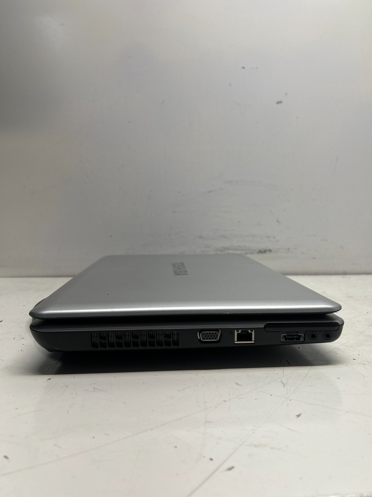 Toshiba Satellite L500 Intel Pentium Dual-Core T4400 2.2GHz 2GB NO HDD