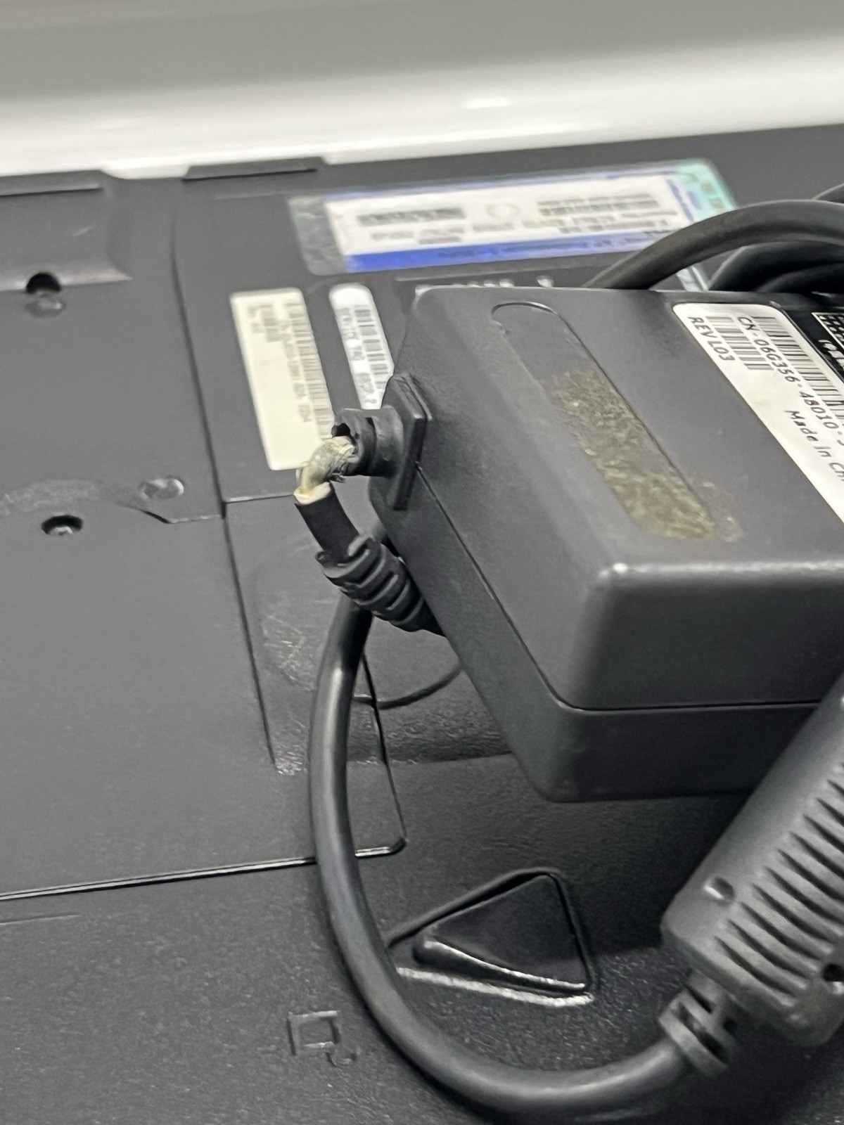 Dell Latitude C840 Laptop Pentium 4 512MB RAM 60GB HD FDD CD WINDOWS 2000 READ