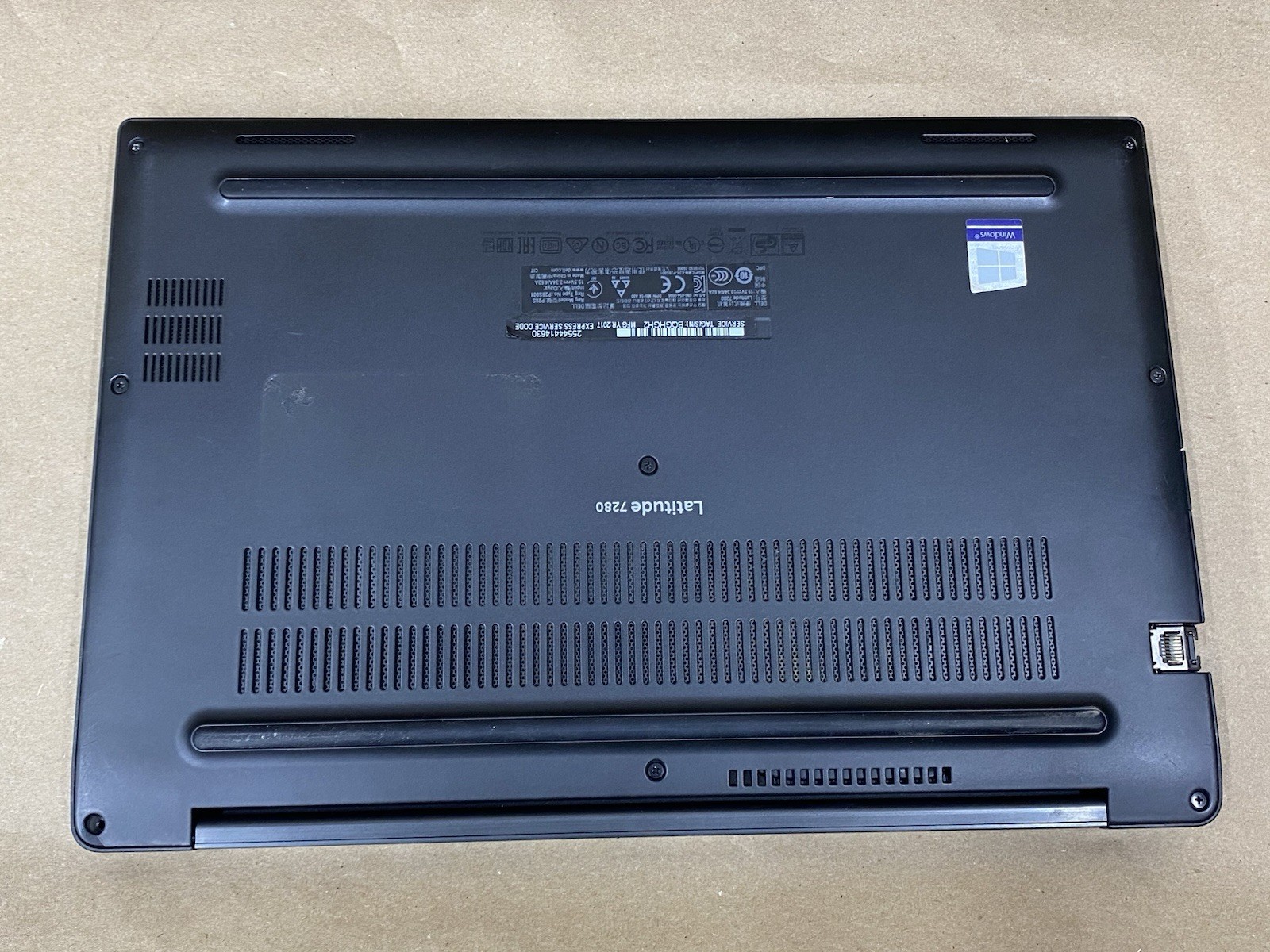 Dell Latitude 7280 – 12″ HD – i7-7600U – 4GB – 256GB SSD – Win 10 Pro – READ