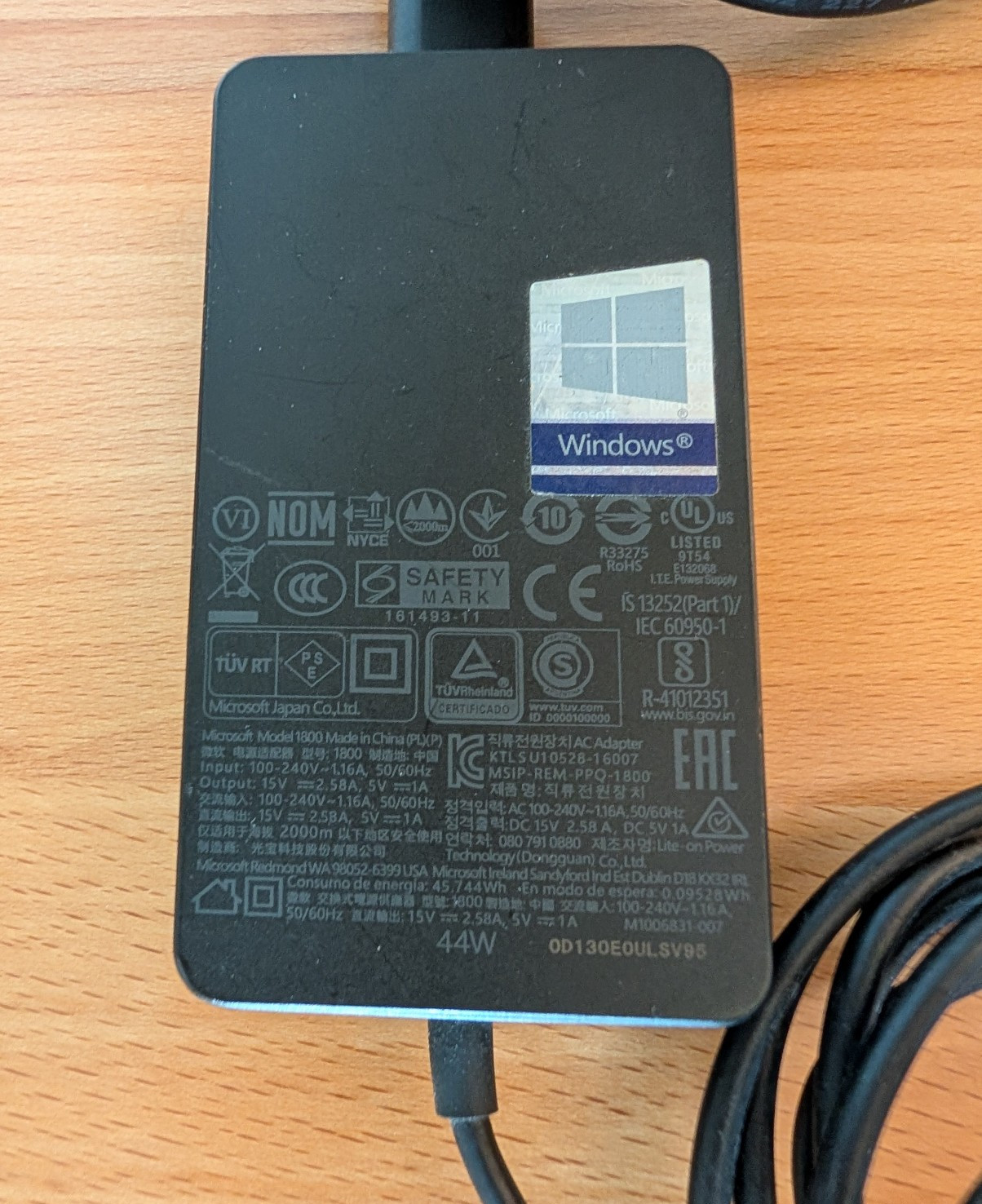 Microsoft Surface Pro 8 I7-1185G7 3.0GHz, 16GB RAM, 512GB SSD, Charger, Keyboard