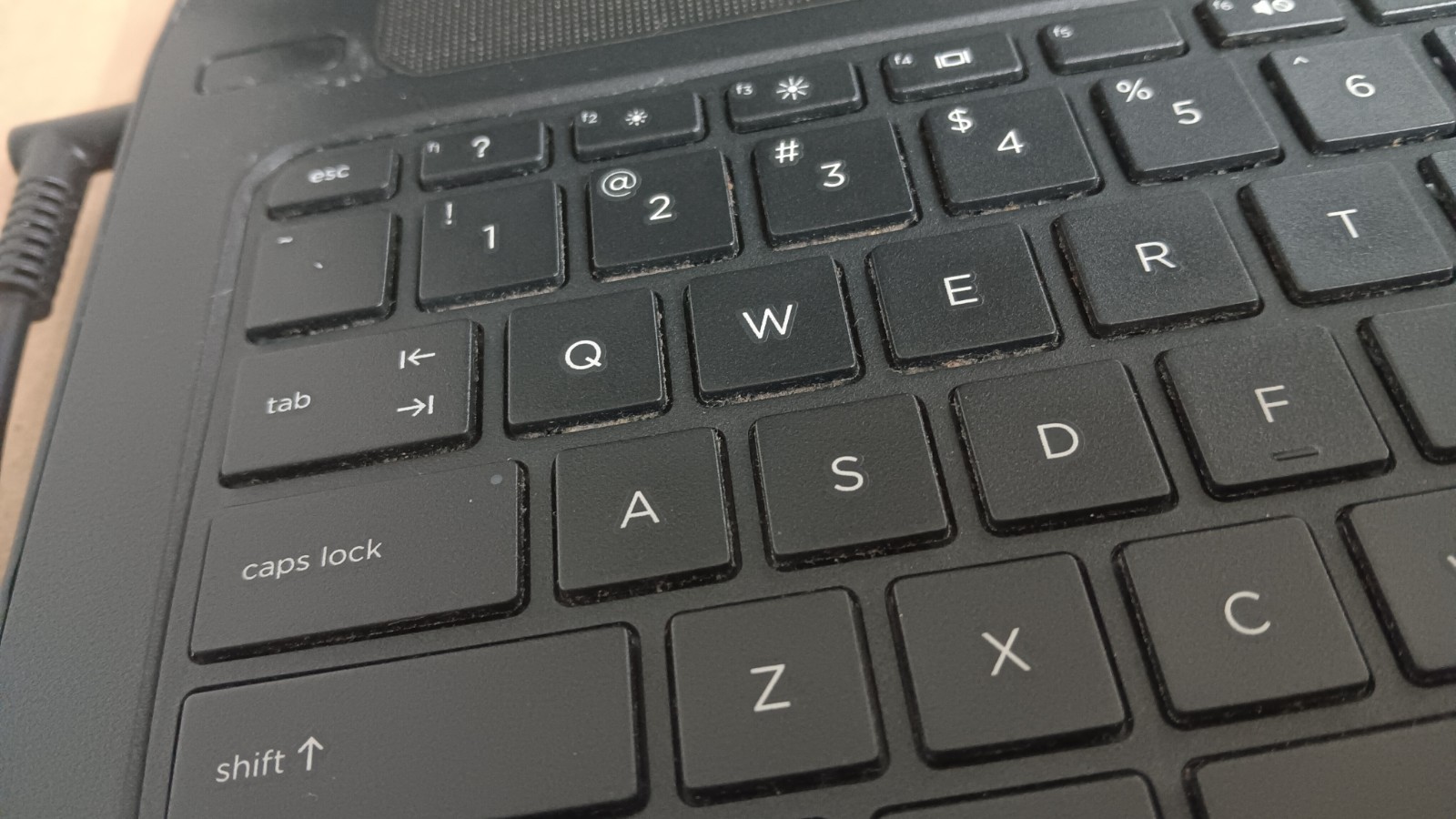 HP 15-F004dx Laptop AMD E1-2100 @ 1.0 GHz 15.6″ LCD screen, 500 GB HD For Parts