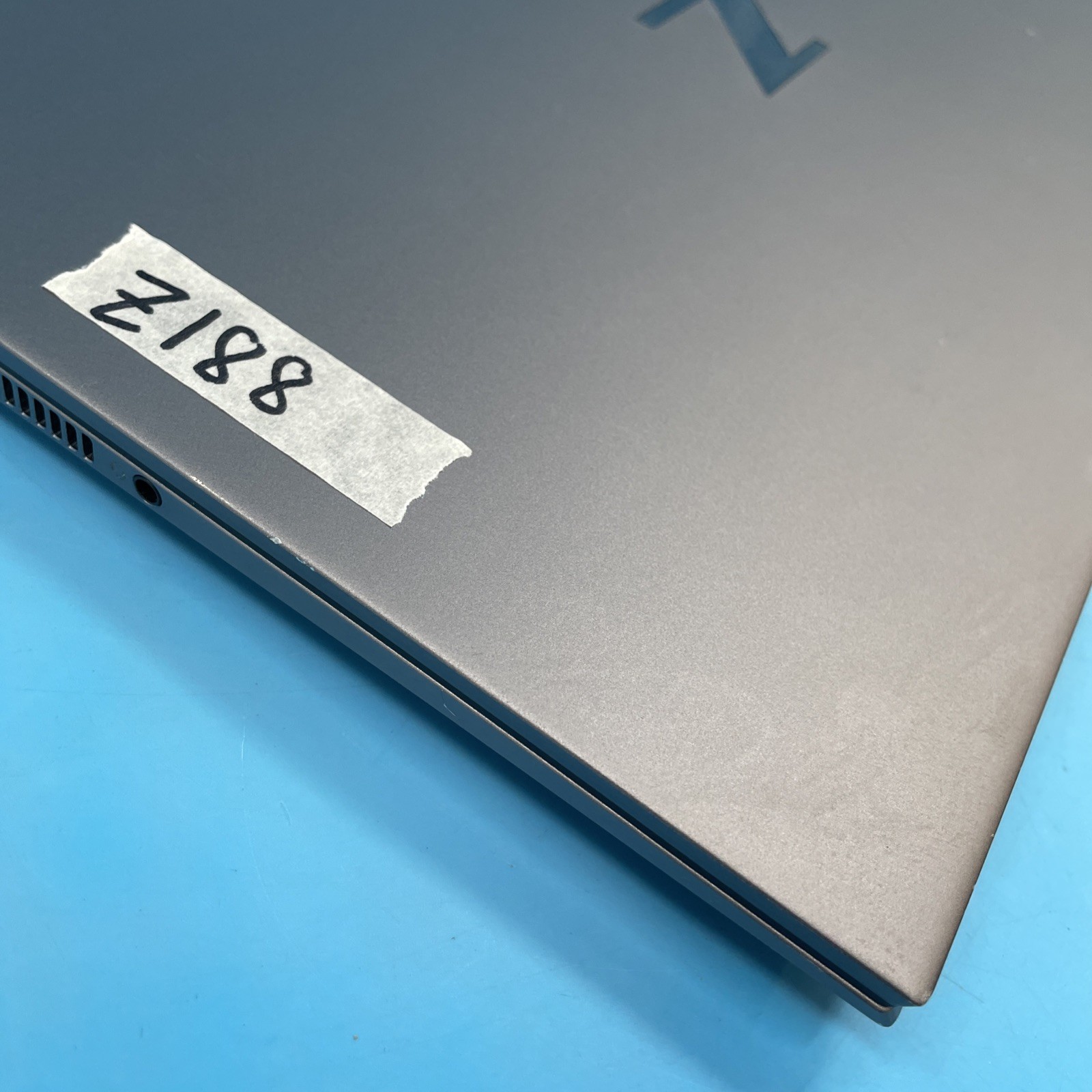 HP ZBook Studio G8 | i7-11850H | 32GB RAM | 256GB SSD | A2000 | WIN 11 PRO | 89%