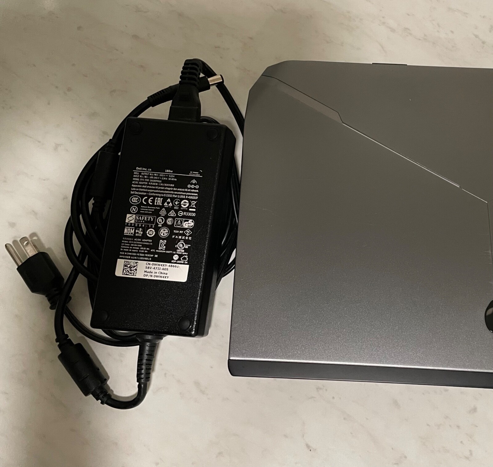 Alienware 15 r2 gaming laptop (Excellent Condition)