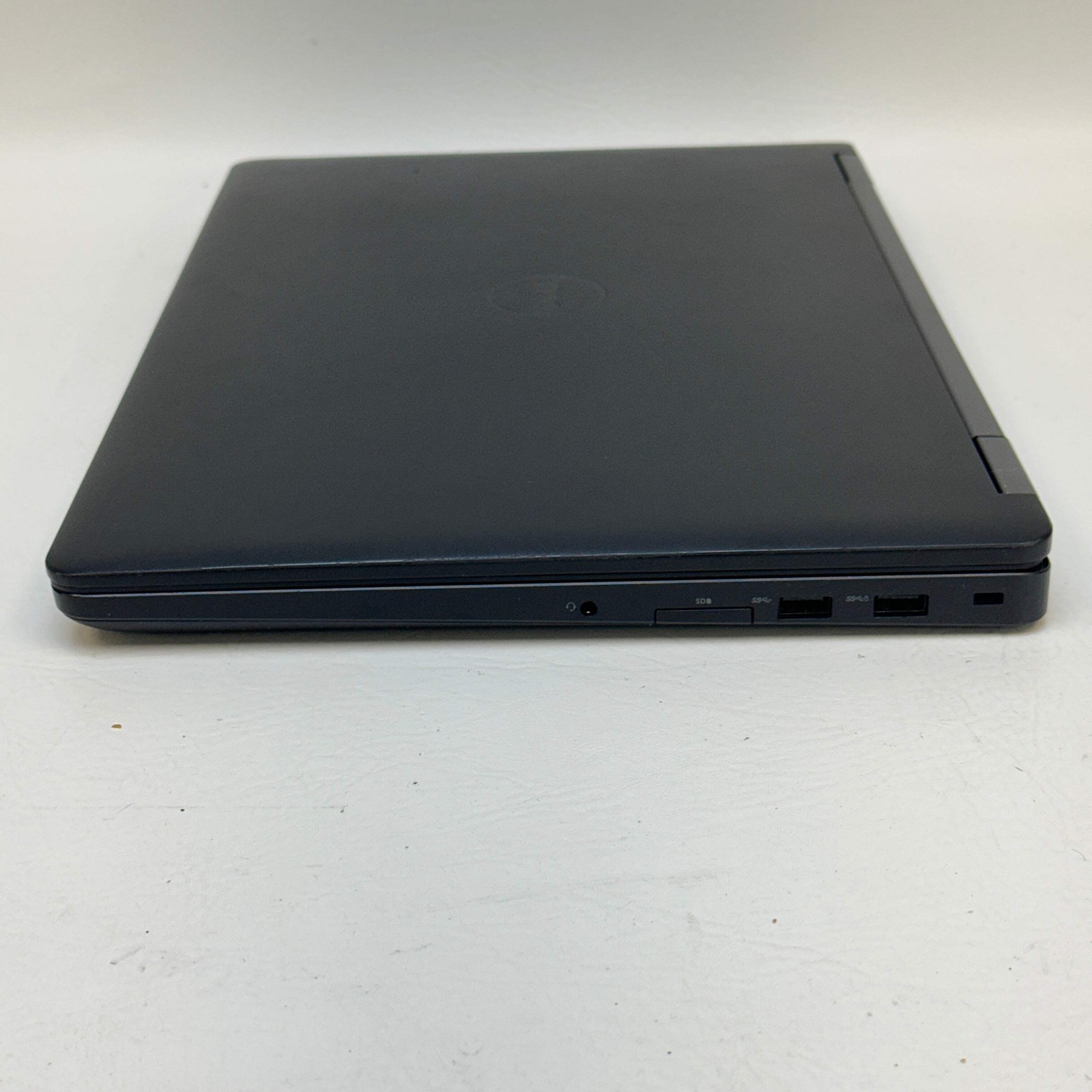 Dell Latitude E5570 15.6″ i7-6820HQ 2.7GHz 16GB RAM 256GB SSD AMD Radeon R9