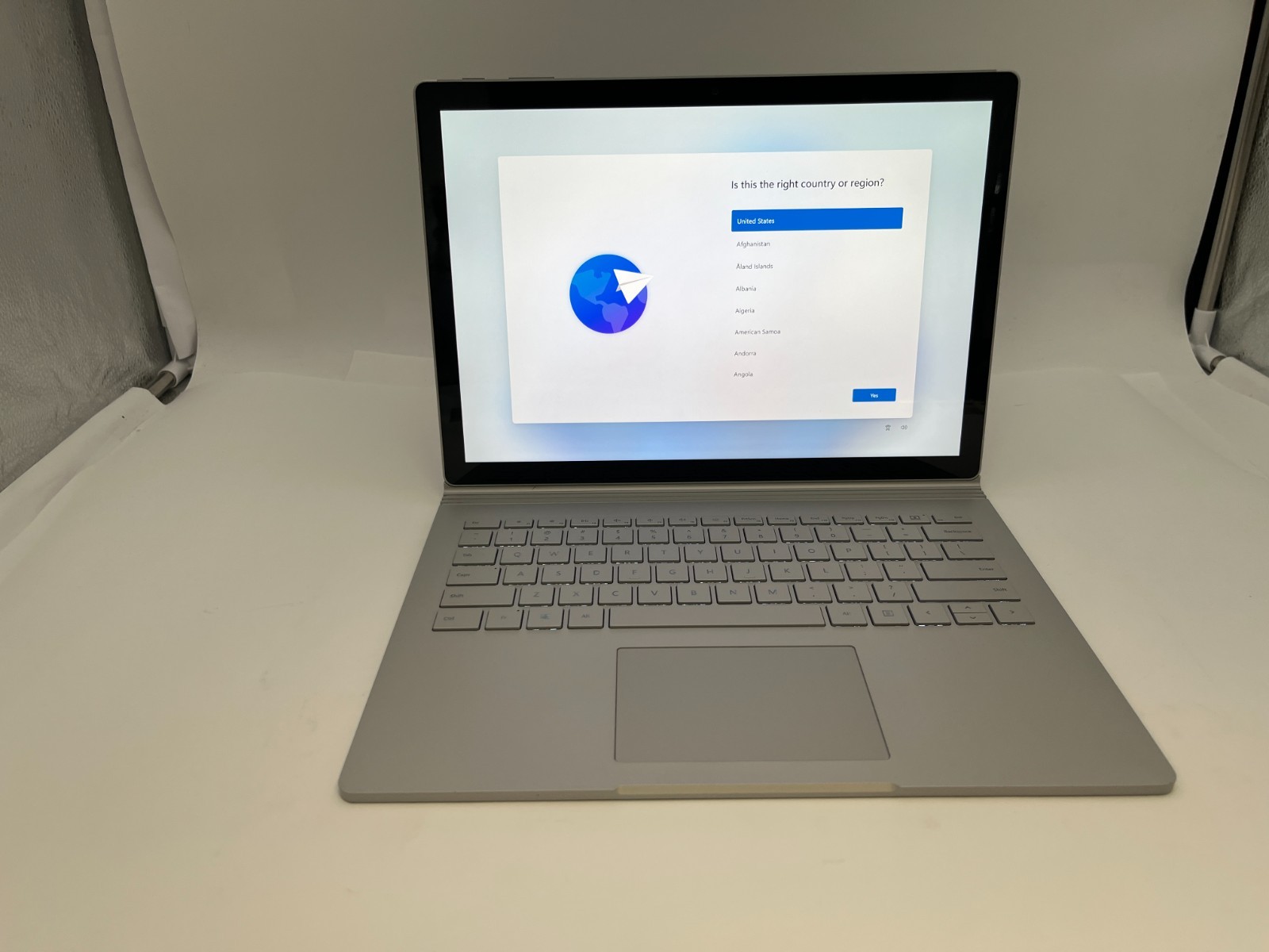 Microsoft Surface Book 2 i5-7300U@2.6 GHZ, 8GB 256GB Windows 11 Pro
