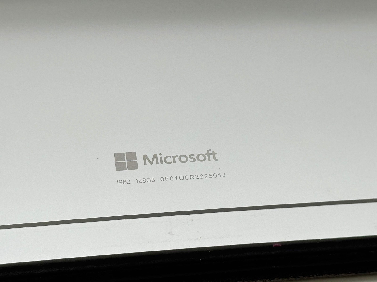 Microsoft Surface Pro 8 1982 Core i5-1145G7 8GB 128GB- READ DESC