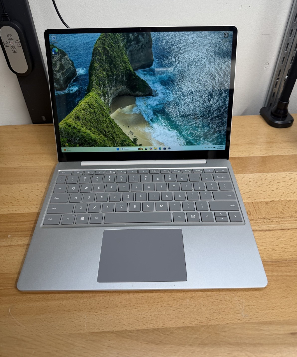 Microsoft Surface Laptop Go 1st Gen 1943 12.4″ i5-1035G1 1.0GHz 8GB RAM 128GB