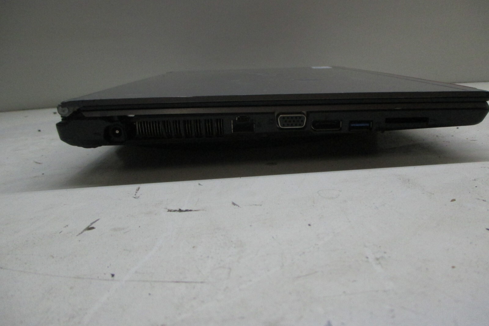 Fujitsu LifeBook E756 i5-6300u 2.4ghz 8gb NO HDD