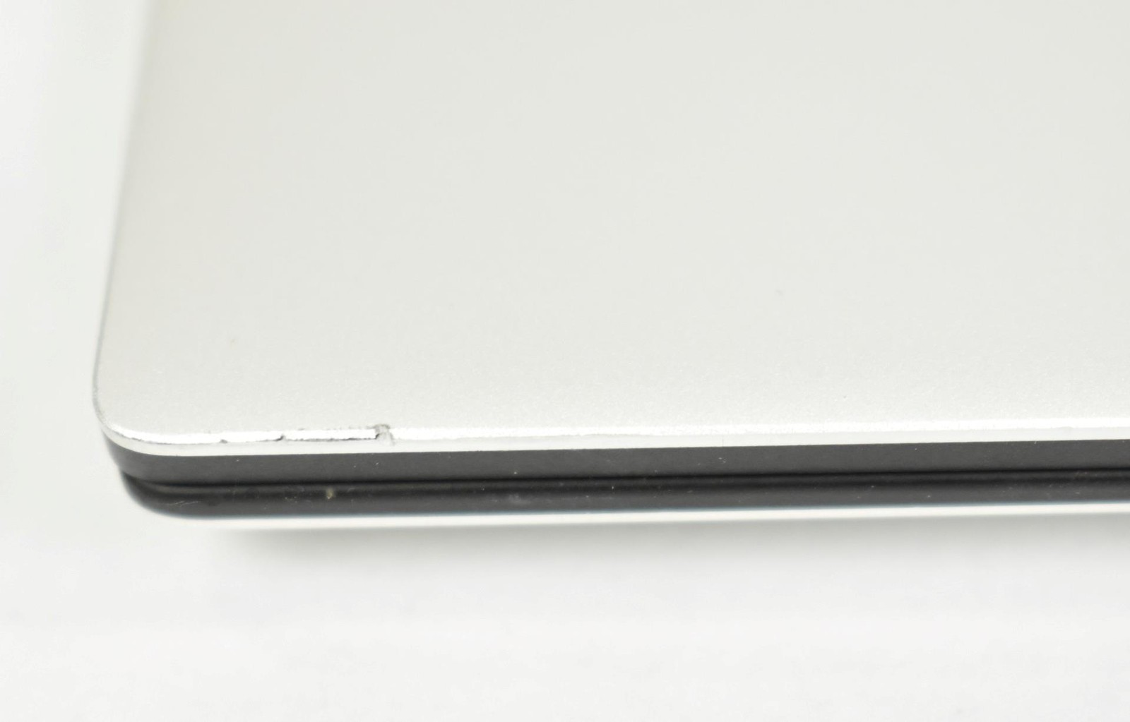 Dell XPS 13 7390 Touch Laptop i7-10710U 1.1GHz 16GB 256GB SSD No OS 13.3″