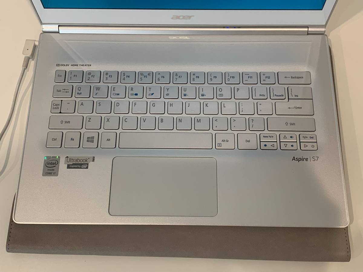 Acer Aspire S7 Ultrabook Laptop with Sleeve *