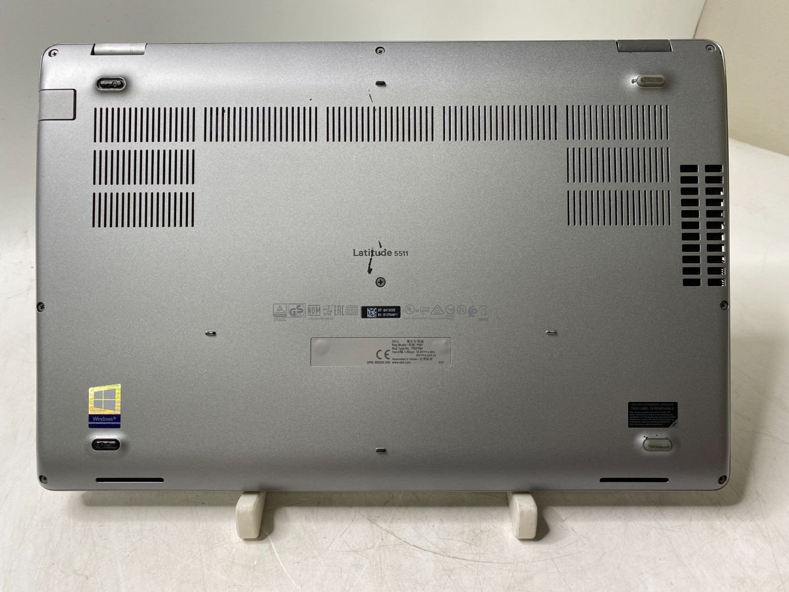 Dell Latitude 5511 15.6″ i7 16GB DDR4 256GB SSD MX250 Win11H- Chipped Bottom