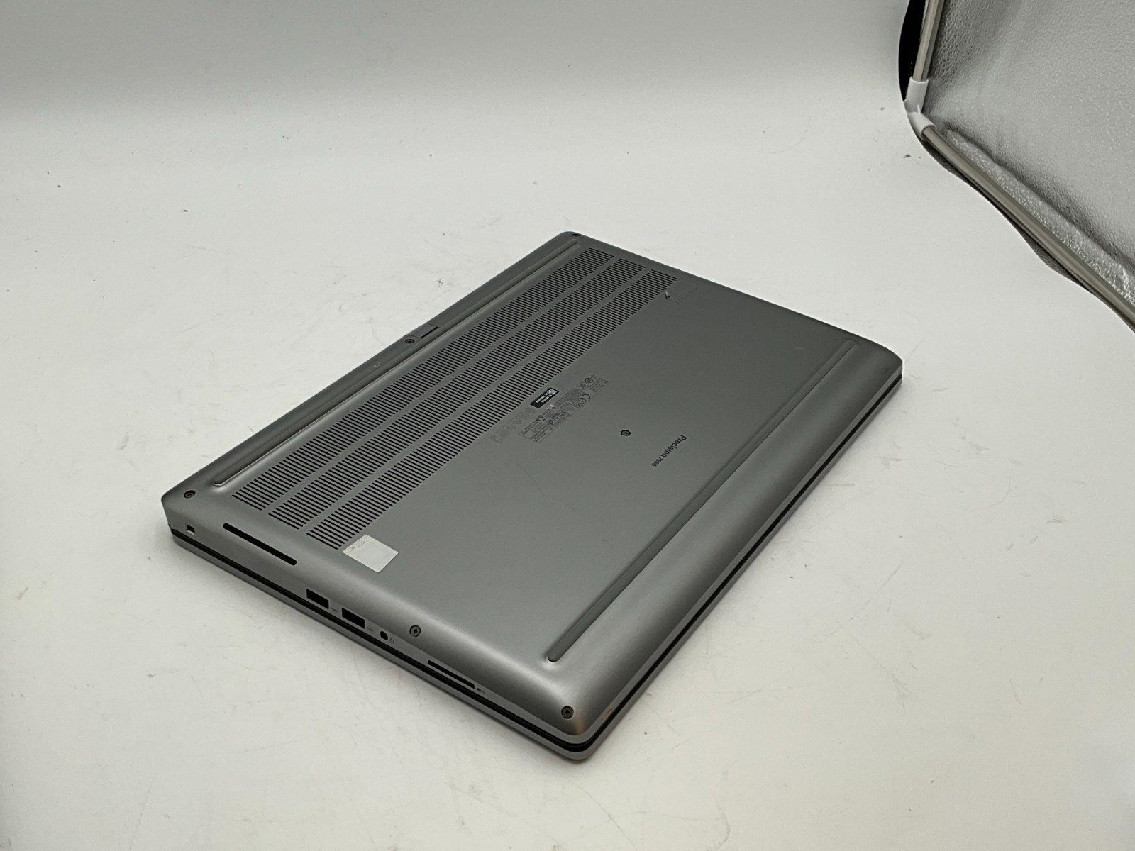 DELL Precision 7560 i7-11850H 2.50g 32GB 1tb T1200 15.6″ WIN11 Laptop 8KRF2J3
