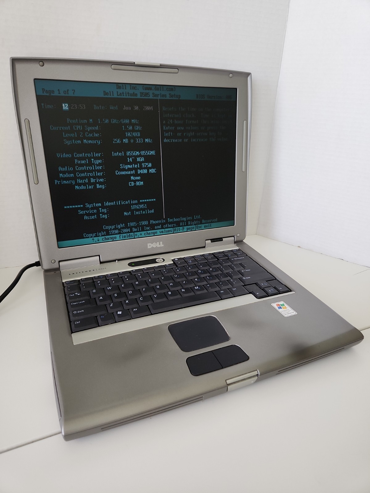 Vintage Dell Latitude D505 Pentium M 1.5ghz 256mb RAM NO HDD OR OS BOOTS TO BIOS
