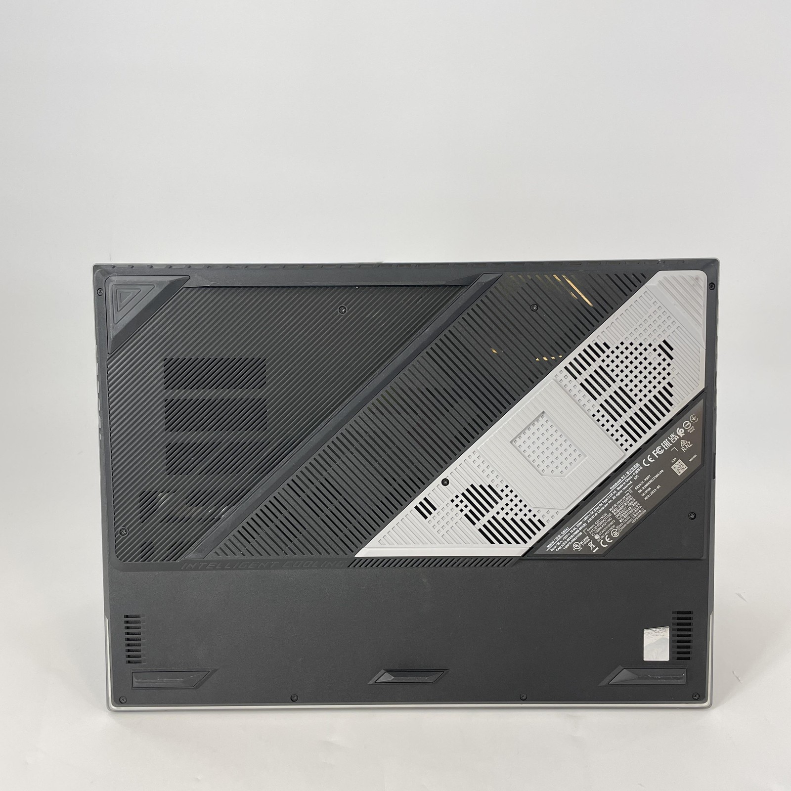 Asus ROG Strix Scar 18 G834 240Hz QHD+ 2.2 GHz i9-13980HX 32GB 2TB SSD RTX 4090