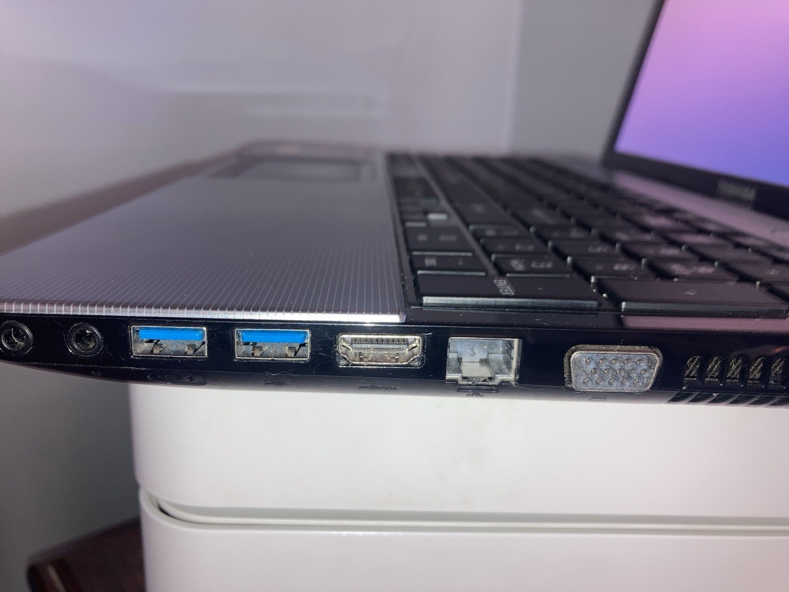 Toshiba Satellite L855D-S5117 AMD Laptop | Works Plugged In – Bad Battery
