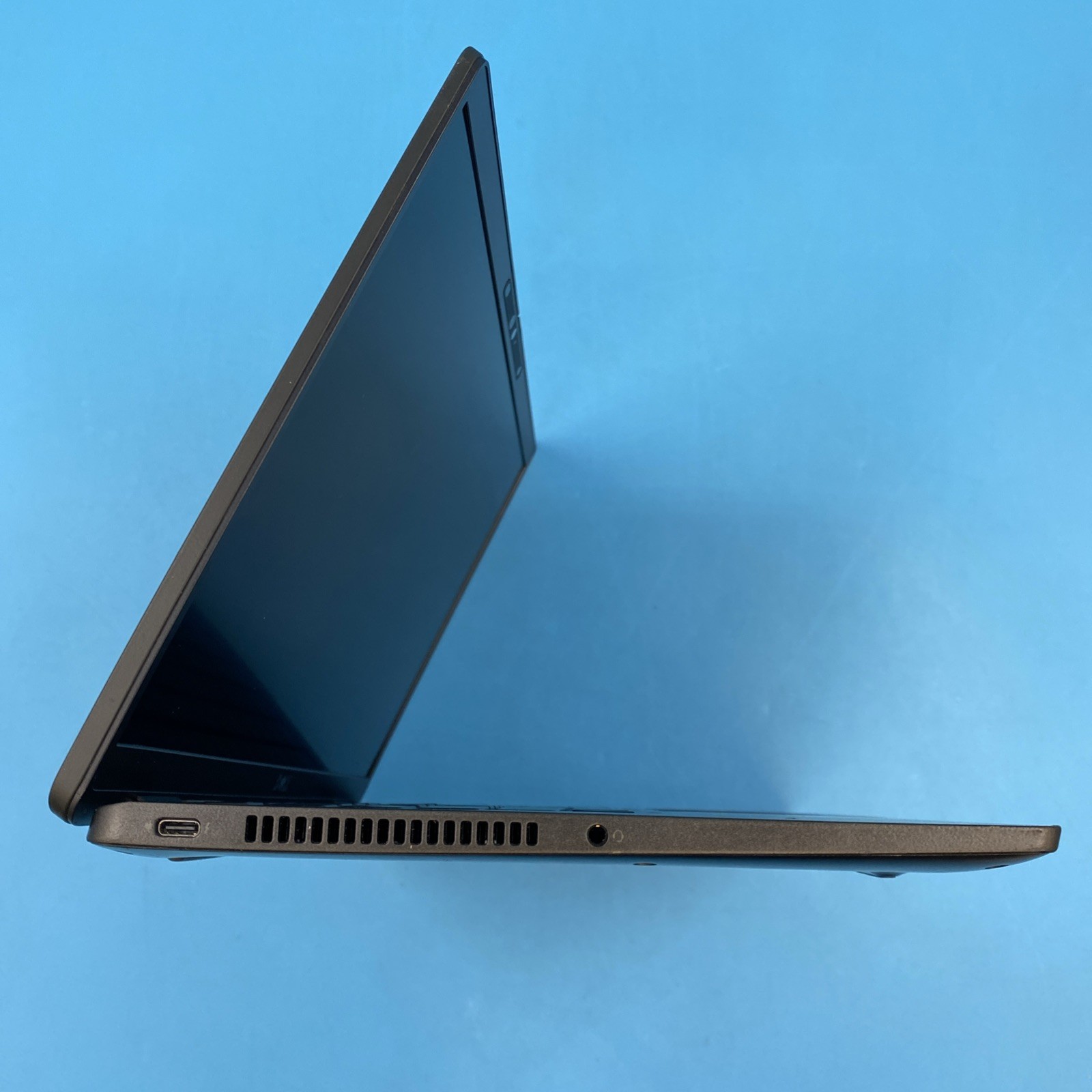 Dell Latitude 7420 | i5-1145G7 | 8GB RAM | 256GB SSD | WIN 11 PRO | 72% BATT