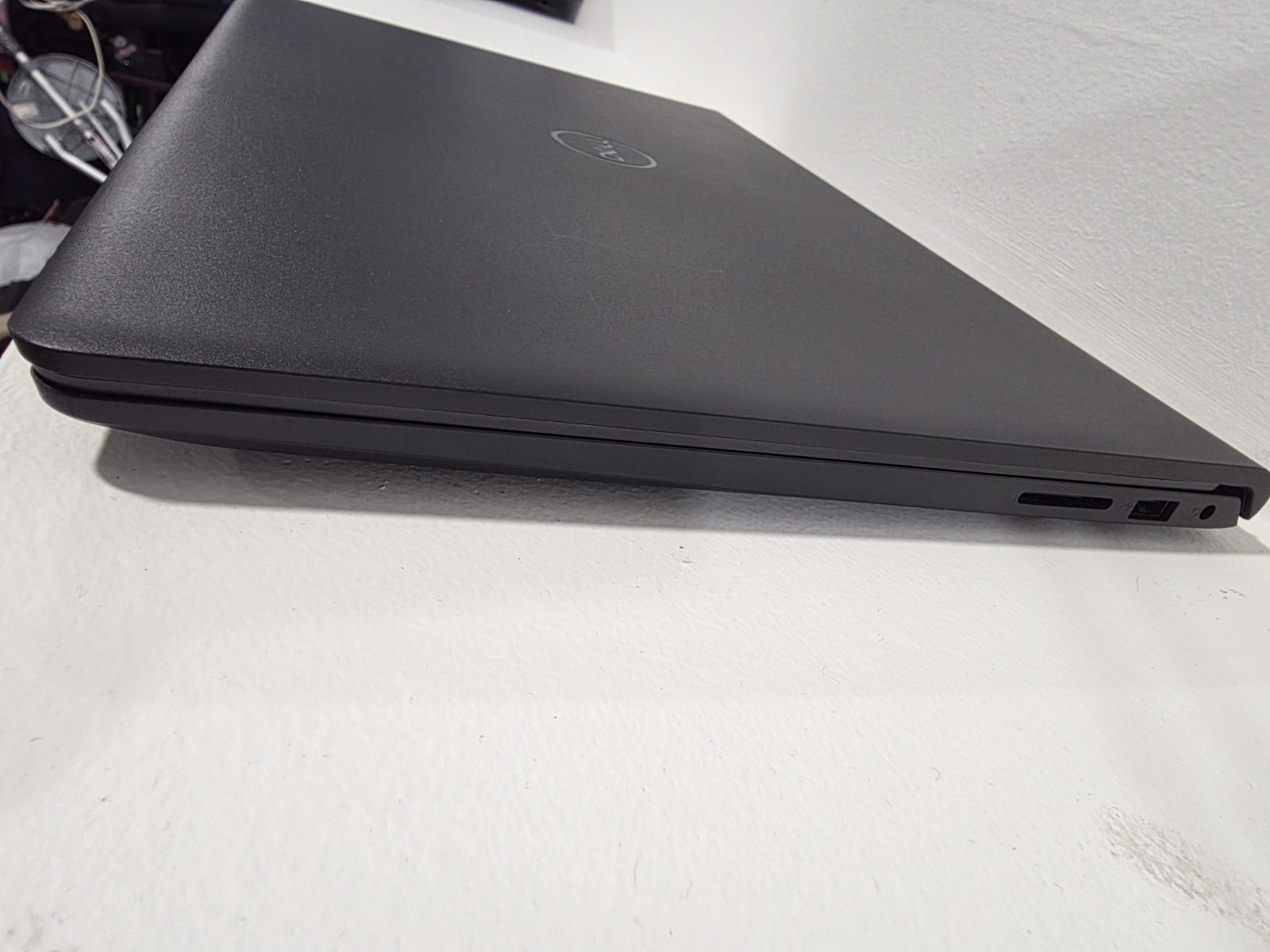 Dell Inspiron 15 3530 15.6″ Intel Core i7-1355U 16GB DDR4 1TB SSD Carbon Black