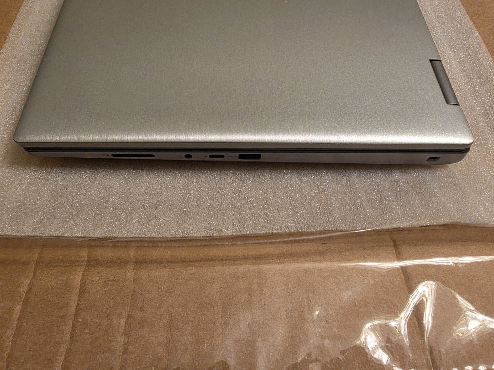 Dell Precision 7770 17.3″ i7-12850HX 16cr 32GB 1TB NV RTX A1000-4GB Win 11 Pr