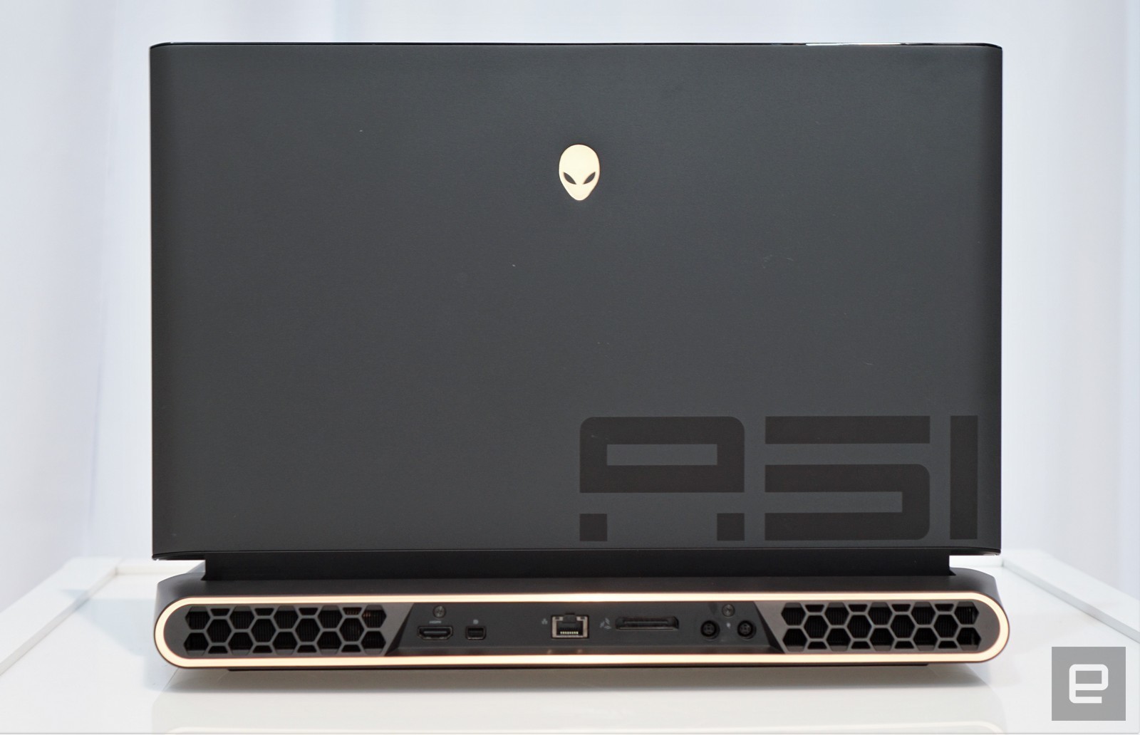 ALIENWARE Area 51M Gaming Laptop i9 5.0Ghz 32GB 1TB SSD RTX 2080 WIN 11