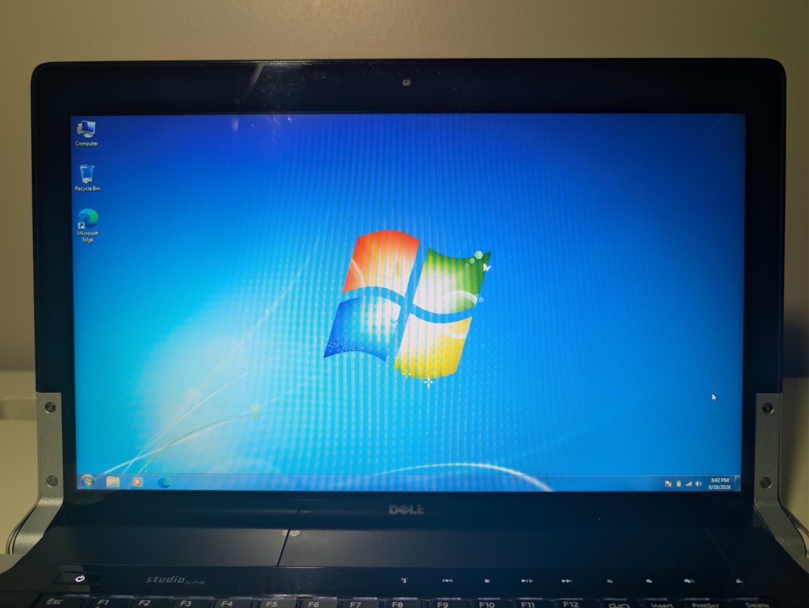 16″ Dell Studio XPS 1640 | C2D P7450 4GB RAM 320GB HD | HD+ AMD Graphics Backlit