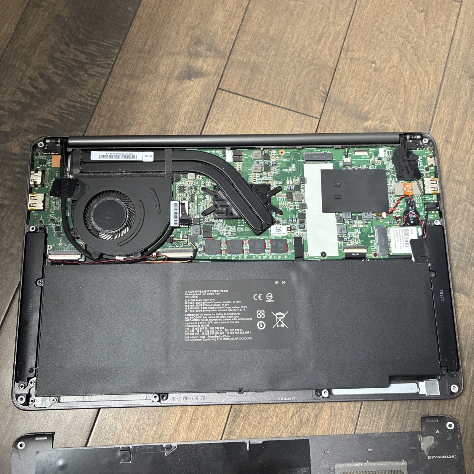 AS IS Razer Blade Stealth 13 RZ09-02394E32 i7-8550U QHD+ 1.8GHz 16GB Ram NO SSD