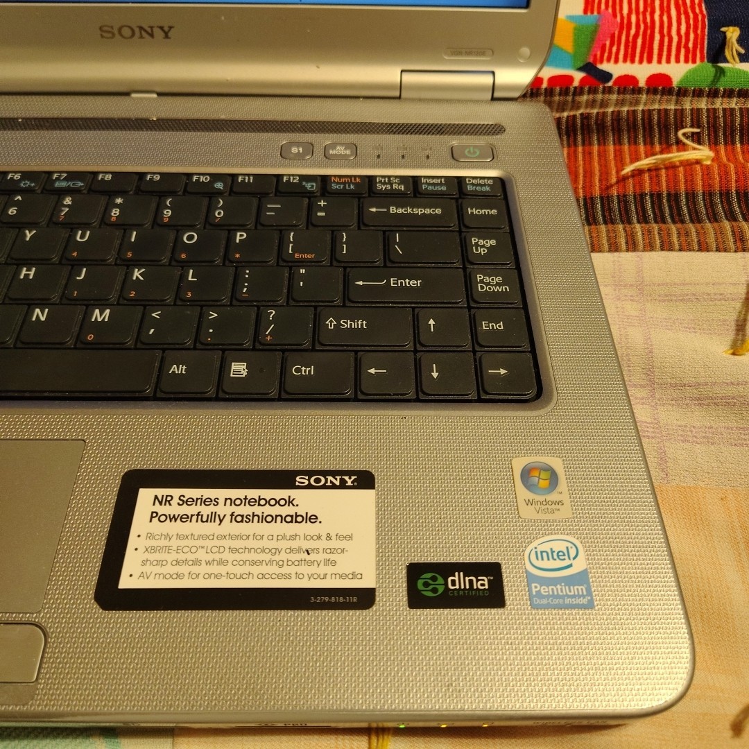 Sony VAIO Model PCG-7Z2L Silver 15.4″ Notebook Laptop – Powers On **READ DESC*