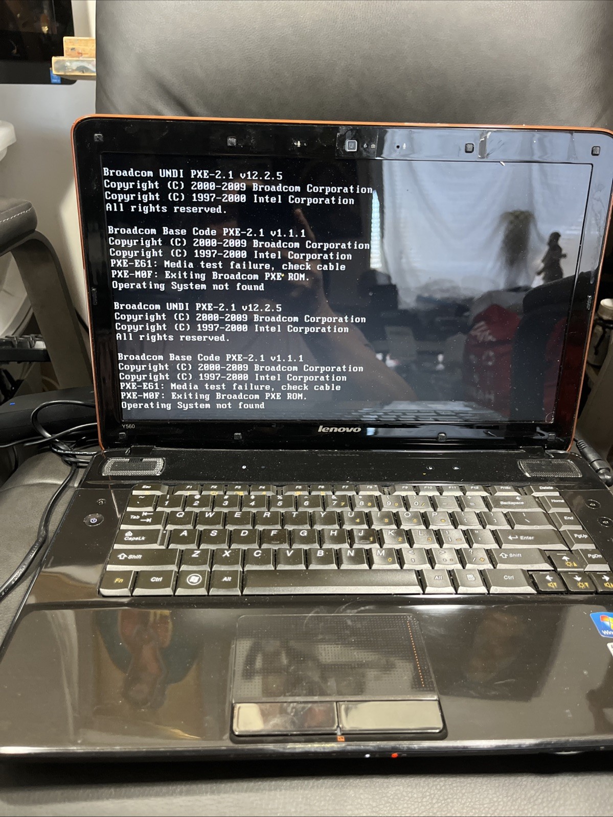 Lenovo Y550 CPU Pentium Dual Core 2GHz 4GB RAM Parts Or Repair AS IS (READ)