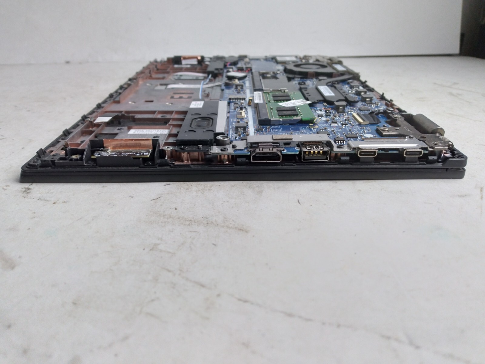 LENOVO THINKPAD L380 YOGA w/i5-8250U, 8GB RAM, 13.3″ Laptop for Parts & Repair