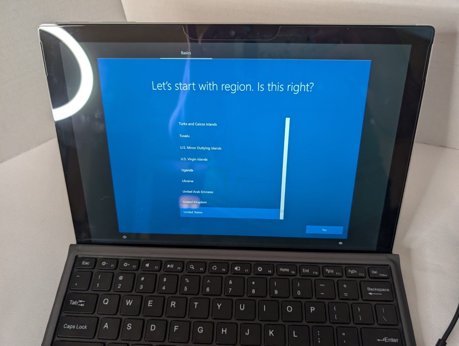 Microsoft Surface Pro 5 12.3 inch (256Gb, Intel i7 2.6GHz, 8GB RAM + Accessories