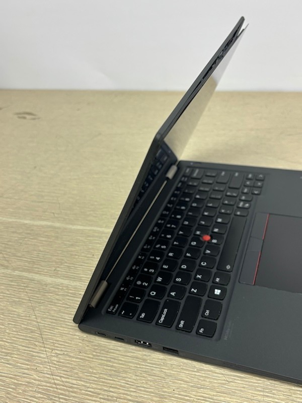 Lenovo ThinkPad X13 Yoga Gen 2 i5-1145G7 16GB 256GB SSD W11P -screen bezel issue