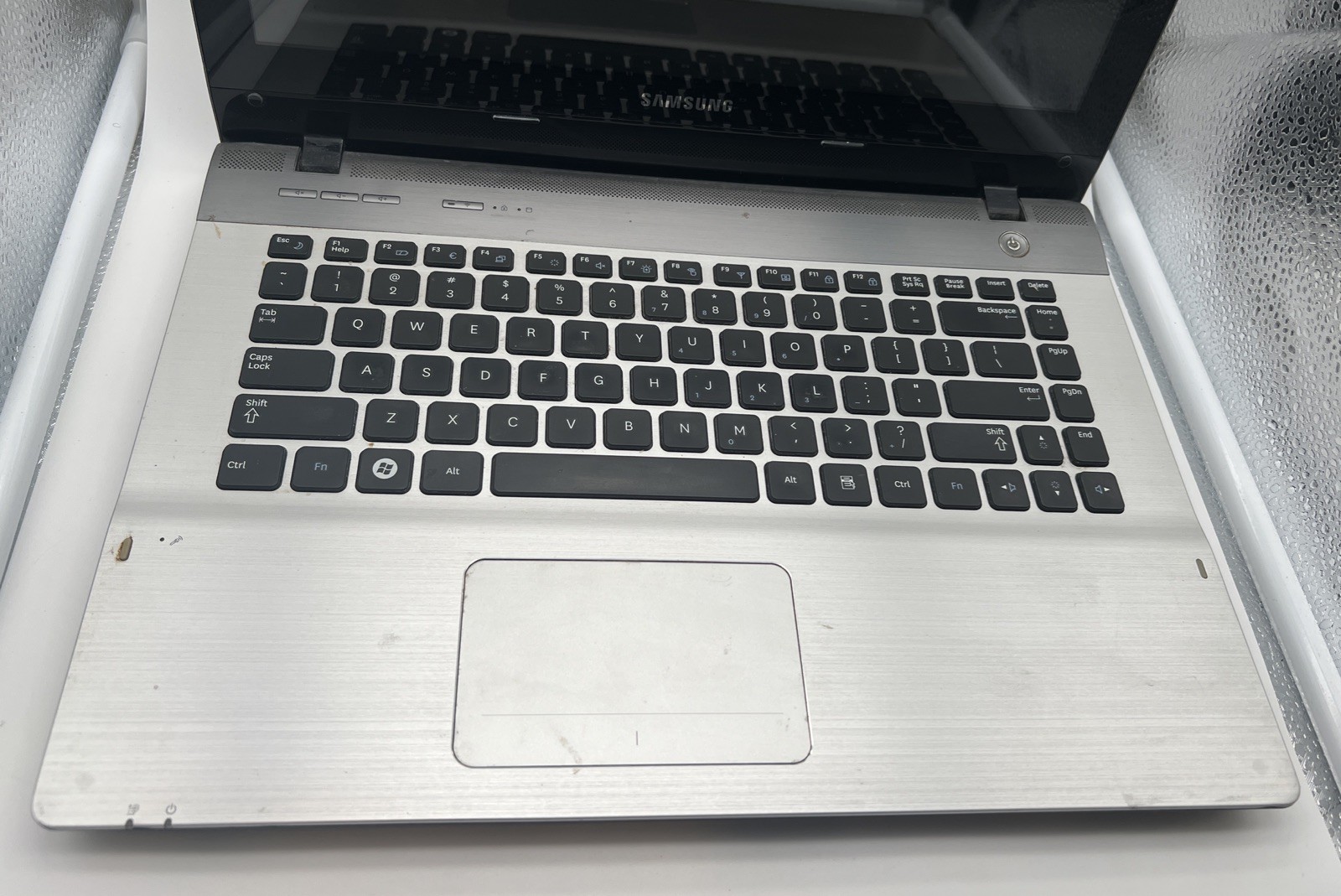 Samsung Notebook NP-QX410 Core i5 M480 @2.67GHz Ram:8GB/ 750GB