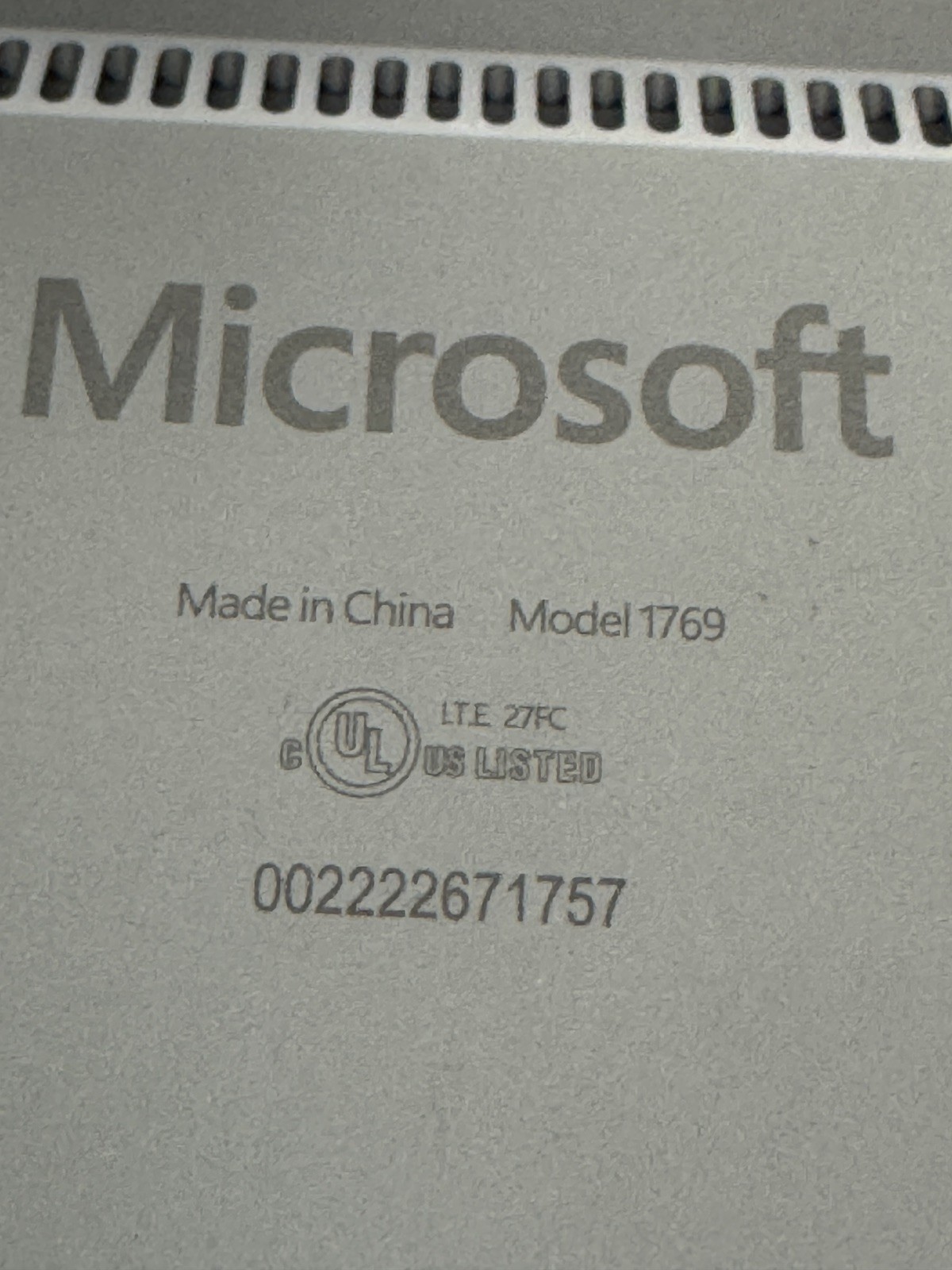 Microsoft Surface Laptop 13.5” (256 GB, Intel Core i5 7th Gen., 8 GB) – Win 11