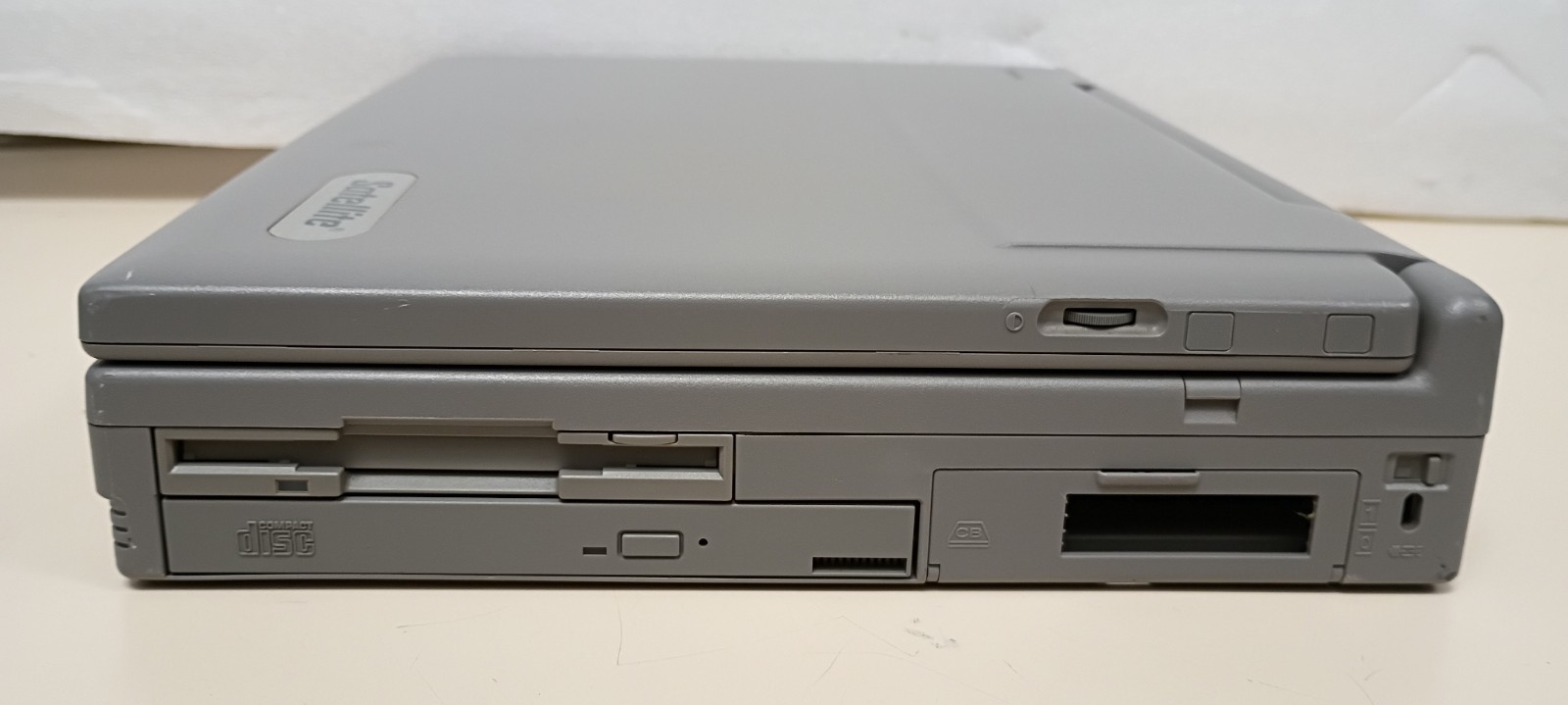 Toshiba Satellite 330CDS Laptop Intel Pentium MMX, 2Gb HD, Windows 98 Working