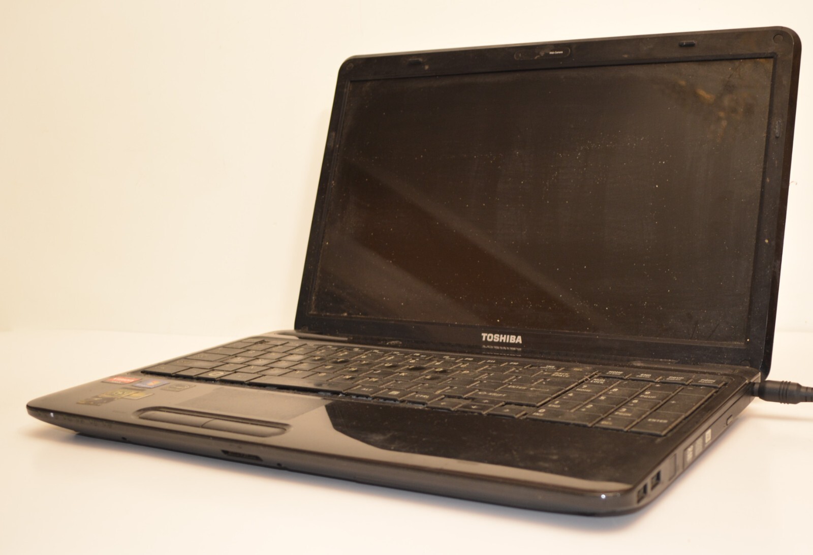 Toshiba Satellite L655D-S5116 15.5” laptop 4GB no HDD for repair / /parts