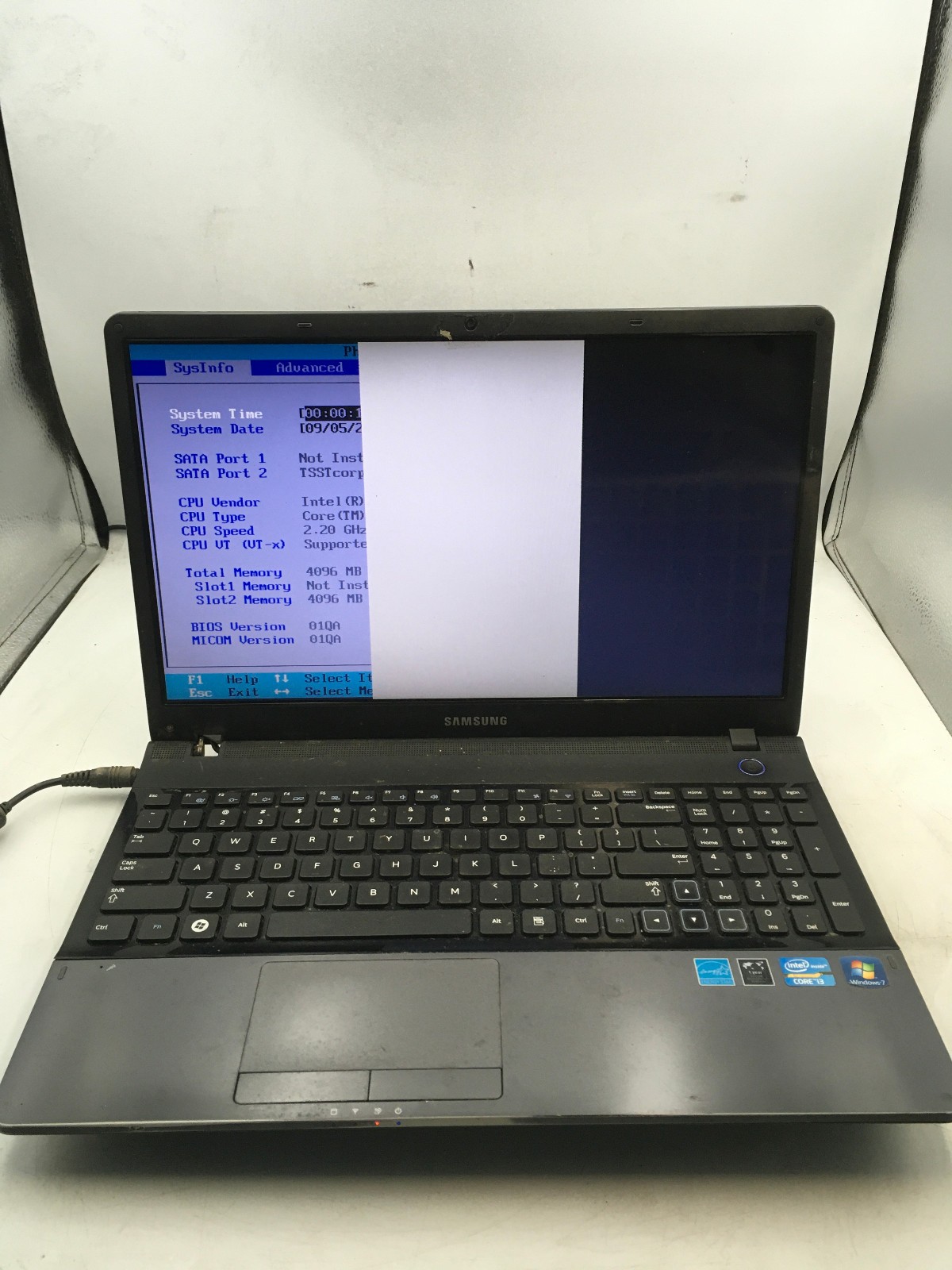 SAMSUNG 300E NP300E5A – FOR PARTS/BAD LCD – INTEL I3 2ND GEN – 4GB RAM -READ- BB