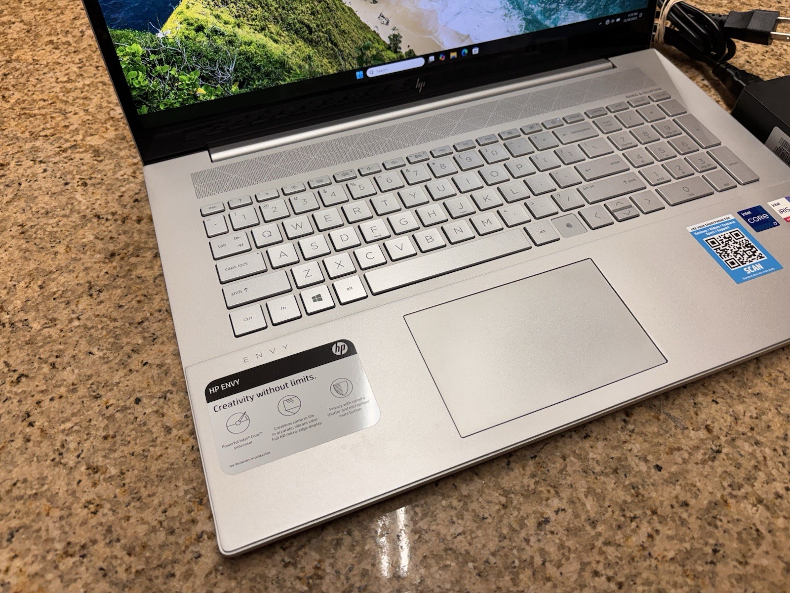 HP ENVY 17-CG1010NR @2.80GHz I7-1165G7 1TB 12GB RAM w/ CHARGER