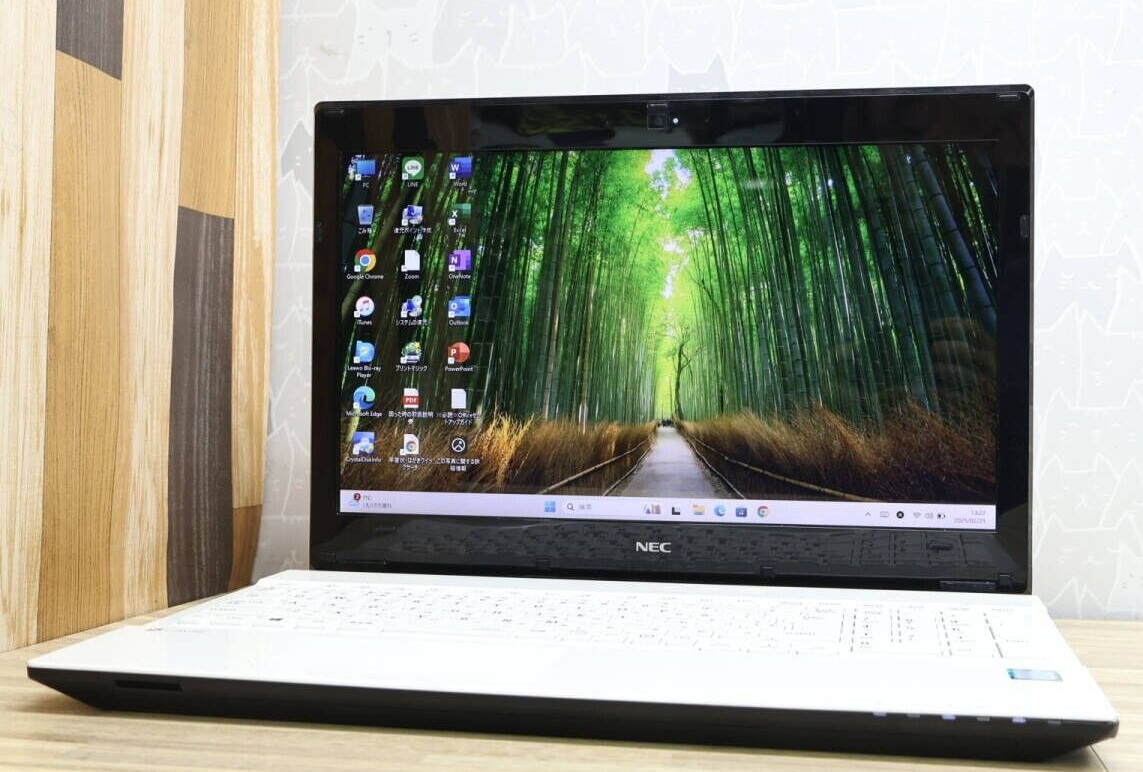 NEC LAVIE GN242 14in Core i3 16GB RAM 256GB SSD With AC adapter Used