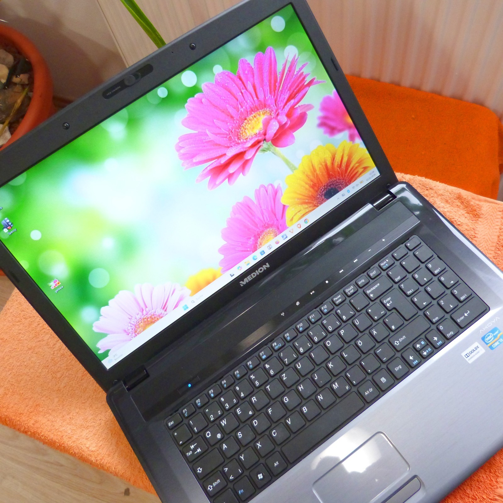 Medion E7222 17 inch HDP DOLBY CINEMA l Windows 11 3x HDD SSD l 12GB RAM…