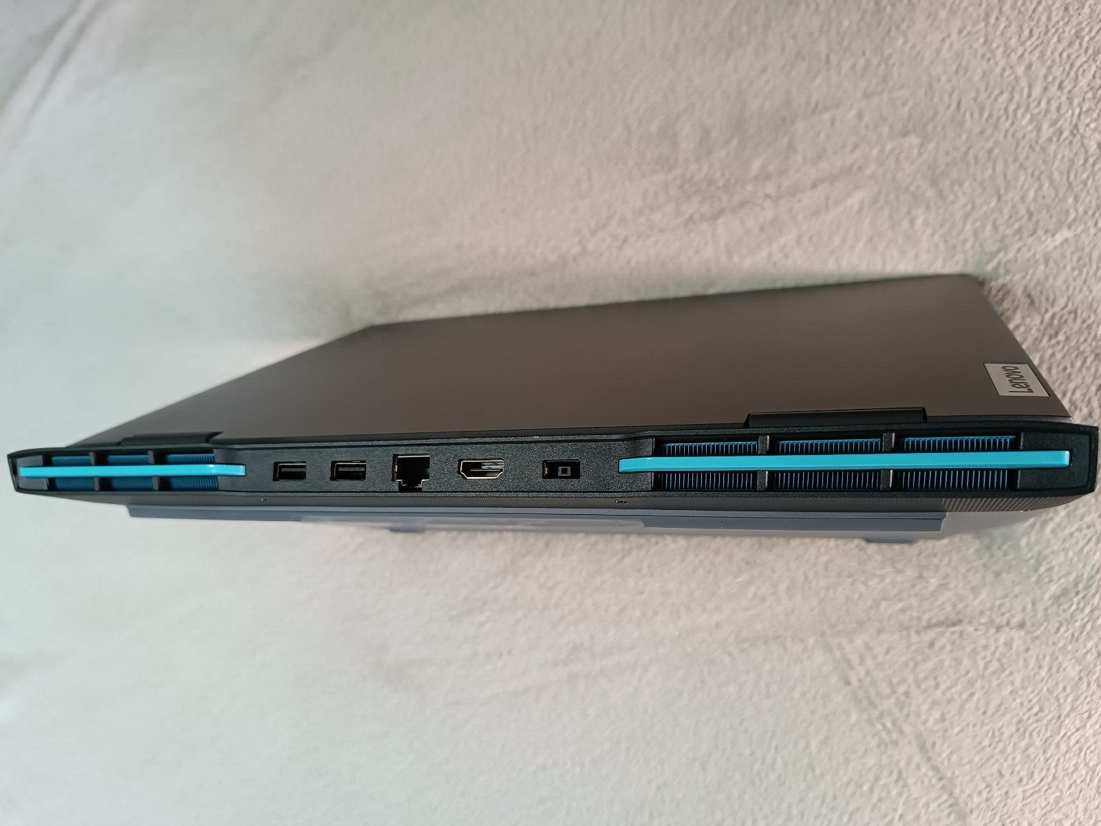 Lenovo LOQ Gaming 15,6 LCD Intel i5-13420H 512SSD 8RAM RTX 3050 6GDDR