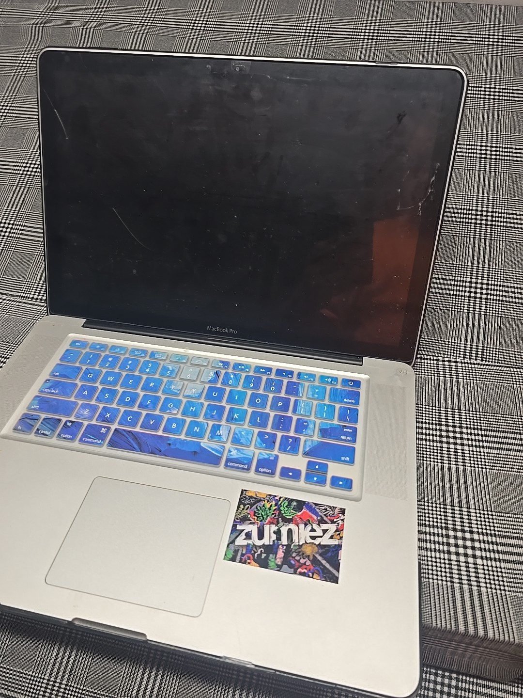 Apple A1286 15″ MacBook Pro Laptop Computer Silver Cracked Screen