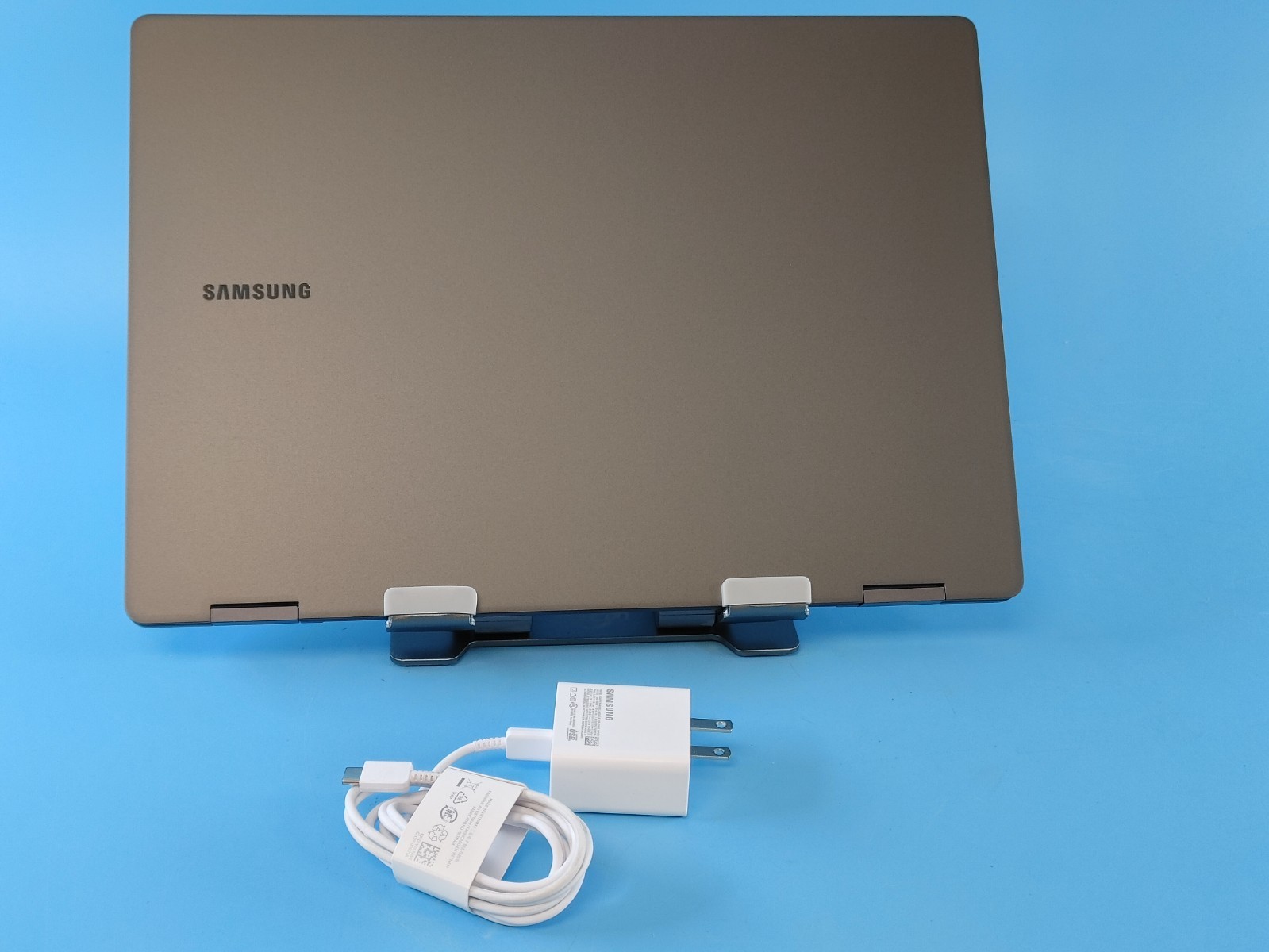Samsung Galaxy Book3 Pro 360 2-in-1 16″ 3K i7-1360P 16GB RAM 1TB SSD