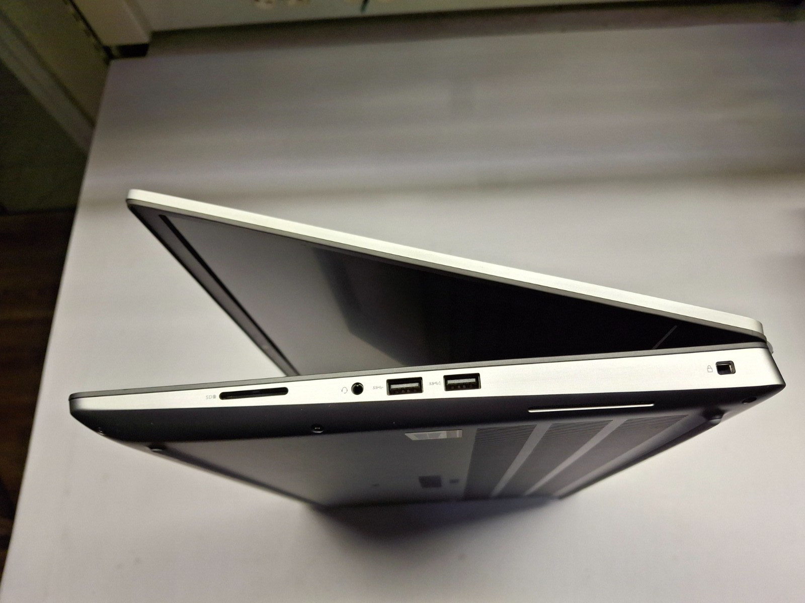 Dell Precision 7750 8-Core I7- 10875H 32GB RAM 512GB SSD 17.3″ FHD RTX4000