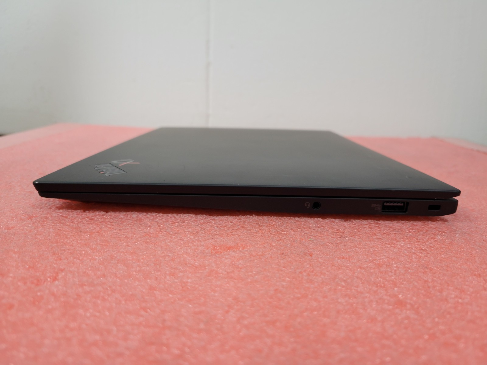 Lenovo ThinkPad X1 Carbon Gen 10 14″ i7-1270P 16GB RAM 512GB SSD | C973