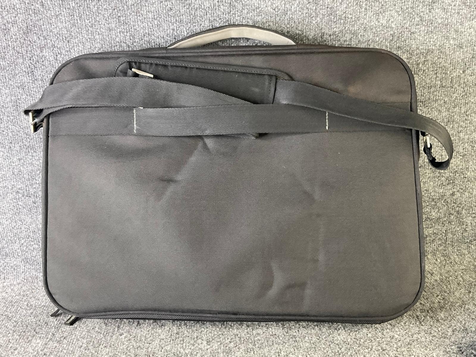 Dell Vostro 3750 17" Laptop Core i5 250GB HDD 8GB RAM Case Bag 2nd Gen