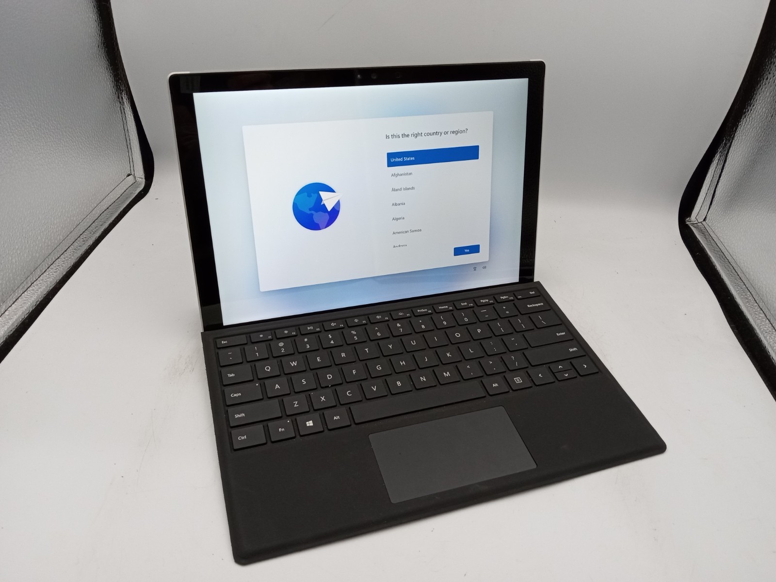Microsoft Surface Pro 4 1724 12.3″ i7-6650U 16GB RAM 256GB SSD Windows 11 -RR