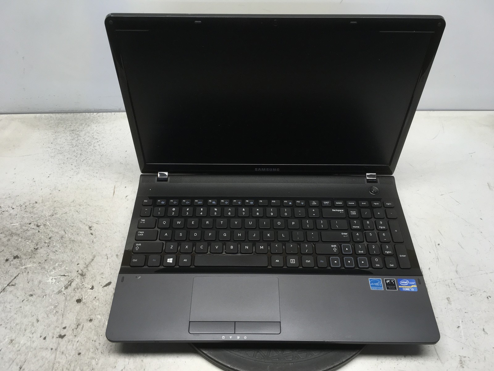 Samsung NP300E5C Intel i3-2370M 2.4GHz 4 GB NO HDD No Batt