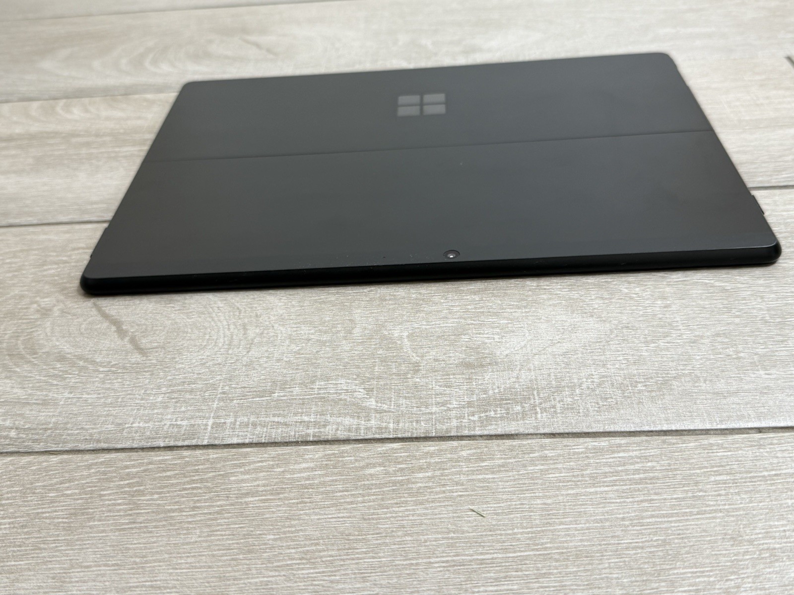 Microsoft Surface Pro x 1876 SQ1 CPU (8GB Ram 256GB SSD) Windows 11 Home Black