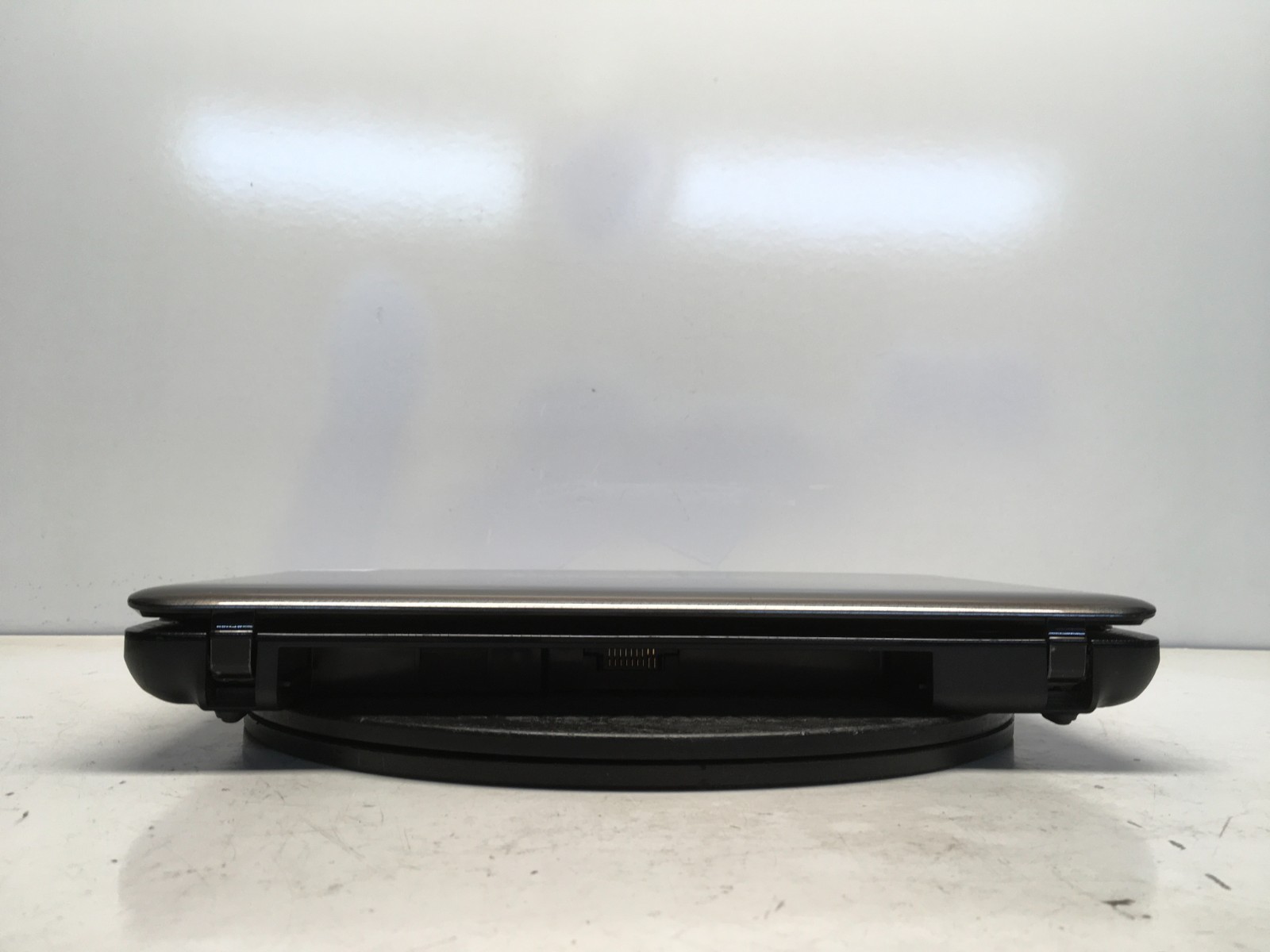 Toshiba Satellite L645D-S4037 AMD Phenom II P820 1.8GHz 4 GB NO HDD/Battery